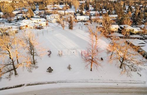 Northwest Calgary Apartamento | Silver Springs Family Retreat