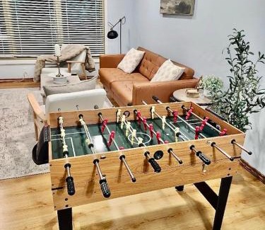Northwest Calgary Apartamento | Silver Springs Family Retreat