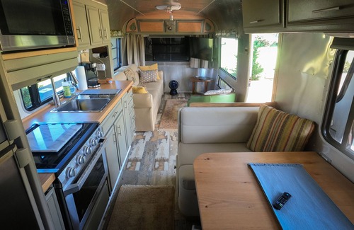 Fairhope Casa | Silver Star Glamping at its best ! Huge 30ft Airstream with everything and more