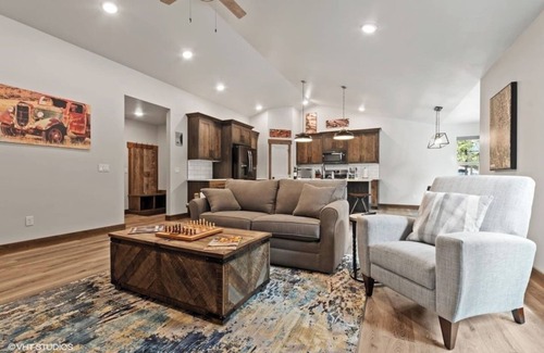 Seeley Lake Casa | Silvertip Trailhead 2 A newly built home awaits