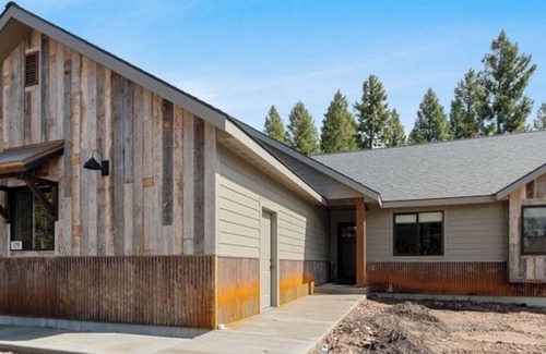Seeley Lake Casa | Silvertip Trailhead 2 A newly built home awaits