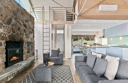 Crackenback Apartamento | Silvertop Apartment capturing the beautiful mountain and lake views