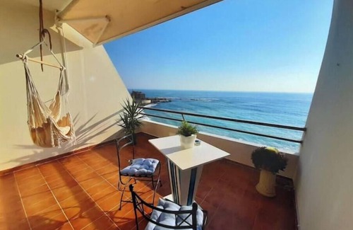 Aamchit Apartamento | Silvia's romantic Byblos beachfront Duplex with an amazing sea view