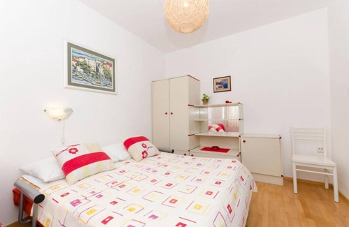 Bol Apartamento | Sim - 130 m From sea - A2 Crveni