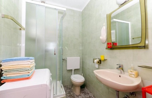 Bol Apartamento | Sim - 130 m From sea - A2 Crveni