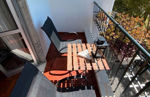 Carcavelos Apartamento | 'Simbiose' Room with Balcony, Wi-Fi and Air Conditioning