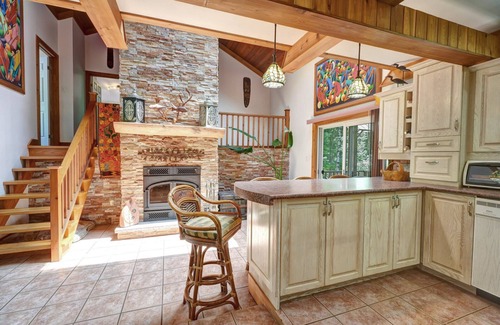 Essa Cabaña | Simcoe County Cottage ★ Woodland Private Retreat ★ Hot Tub ★ Riverfront