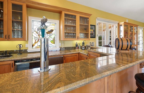 Simi Valley Casa | Simi Valley - Memorabilia Guest Retreat