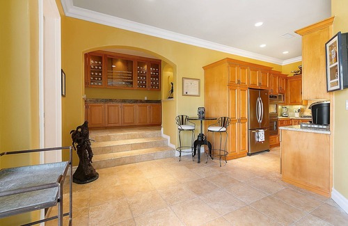 Simi Valley Casa | Simi Valley - Memorabilia Guest Retreat