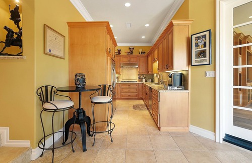 Simi Valley Casa | Simi Valley - Memorabilia Guest Retreat