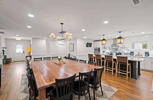 Williamstown Casa | Simmons Estate - Sleeps 22 - Near Ark