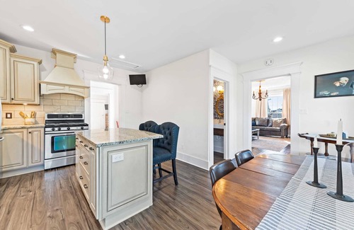 Williamstown Casa | Simmons Estate - Sleeps 22 - Near Ark