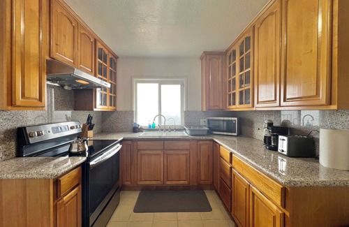 Castro Valley Casa | Simple 3B1B with Laundry, Parking and Yard - 3604