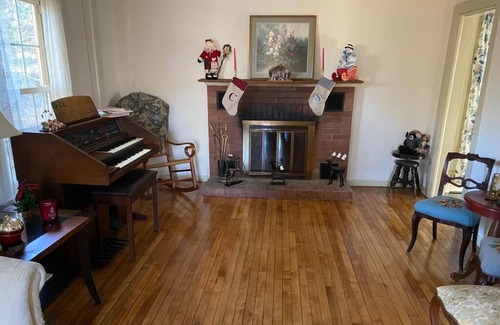 Williamstown Casa | Simple and Elegant 19th Century Williamstown Home