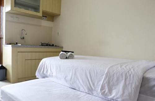 Depok Apartamento | Simple and Enjoy Living Studio Room at Cinere Resort Apartment By Travelio