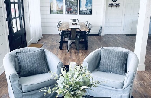 Meadowview Casa | 🌻SIMPLE, bright & clean home minutes from Johnston Memorial Hospital.