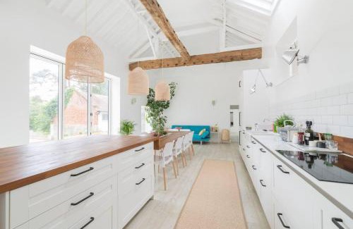 Reydon Casa | Simple Coastal Luxury near Southwold sleeps 10