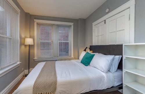 Central West End Apartamento | Simple CWE 2BR near BJC by Zencity