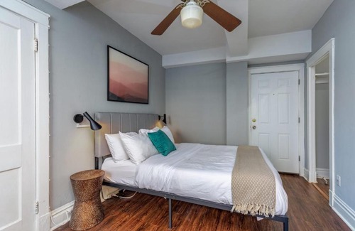 Central West End Apartamento | Simple CWE 2BR near BJC by Zencity