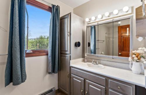 Airport Heights Community Council Cama Y Desayuno | Simple Deluxe Private Room