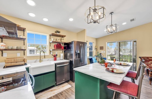 Biggar Casa | Simple Elegance! Just minutes to Ft Myers Beach and Sanibel Island