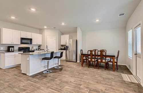 Austin Casa | Simple Lovely Home Close to the Airport & Tesla!