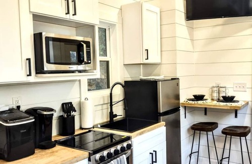 Ashley Oaks Casa | Simple meets modern in this farmhouse style tiny home!