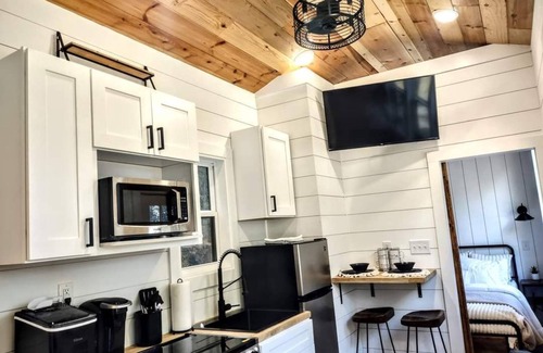 Ashley Oaks Casa | Simple meets modern in this farmhouse style tiny home!