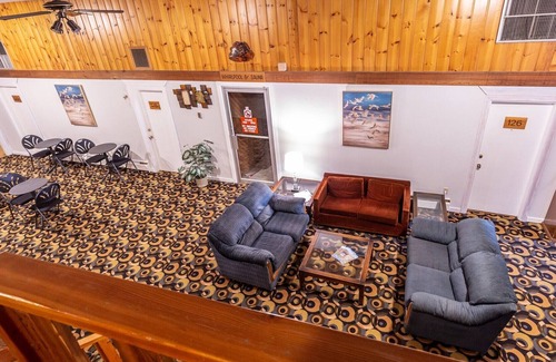 Creston Casa | Simple room with 2 queen beds, full bathroom.