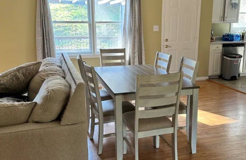 Morgantown Casa | Simple Spacious Home/North Hills WVU Hospital🏀🏈🍺🥤0.5mi