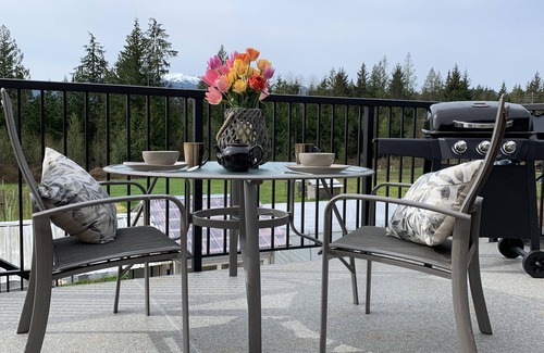 Regional District of Nanaimo Casa | ¡Disfruta de la simplicidad de una escapada de estancia en una granja con vistas a la montaña!