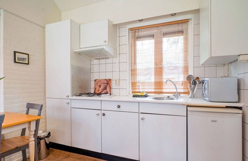 Stramproy Casa | Simplistic Holiday Home in Stramproy with Garden