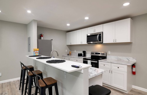 West Arlington Apartamento | Simplistic Retreat Near UTA with AC, WiFi in lovely Arlington