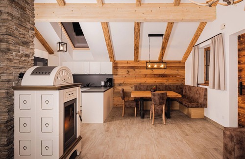 Weisspriach Apartamento | Simply enjoy the Almdorf Omlach - attic apartment with balcony