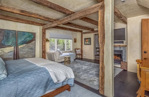 New Paltz Casa | Simply Impeccable Home with a Sweeping Mountain View and Guest House