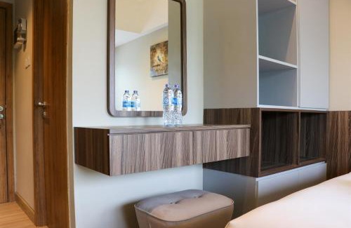 Duren Sawit Apartamento | Simply Look Studio Room Gateway Park LRT City Jatibening Apartment By Travelio
