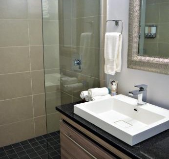 Ottawa Division Apartamento | Simply Luxury Stays