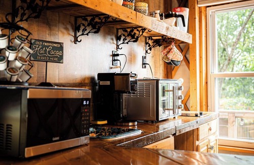 Fancy Gap Cabaña | "Simply Serenity Yurt"- Unique Mountain Getaway w/ Hot Tub on Blue Ridge Parkway
