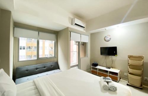 Duren Sawit Apartamento | Simply Studio Room Gateway Park LRT City Jatibening Apartment By Travelio