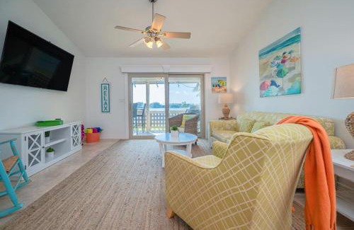 Harbor Oaks Casa | Simply Wonderful Condo with Bayview Private Pier and Pools
