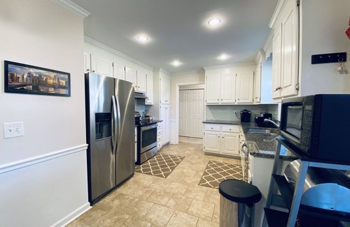 Simpsonville Casa | Simpsonville House 3B 2. 5B Seguro y conveniente