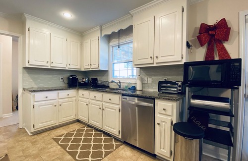 Simpsonville Casa | Simpsonville House 3B 2. 5B Seguro y conveniente