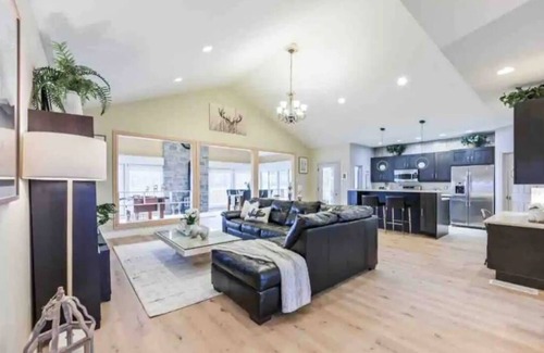 Utterson Cabaña | Sims Lake Cottage--private lake in Muskoka