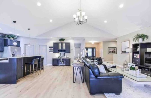 Utterson Cabaña | Sims Lake Cottage--private lake in Muskoka