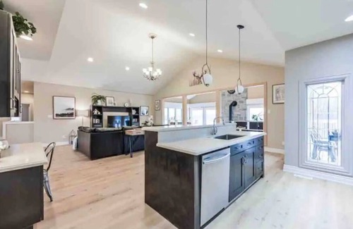 Utterson Cabaña | Sims Lake Cottage--private lake in Muskoka
