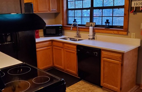 Eatonton Cabaña | Sinclair Lakehouse Retreat: Hot Tub, Salt Water Pool, Dock & Boat Launch