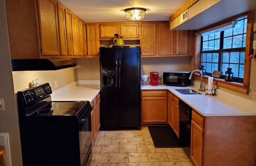 Eatonton Cabaña | Sinclair Lakehouse Retreat: Hot Tub, Salt Water Pool, Dock & Boat Launch