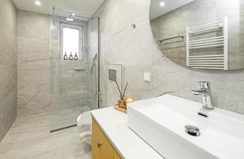 Kalamata Apartamento | Singer Suite Kalamata , Close to Center & Easy Street Parking