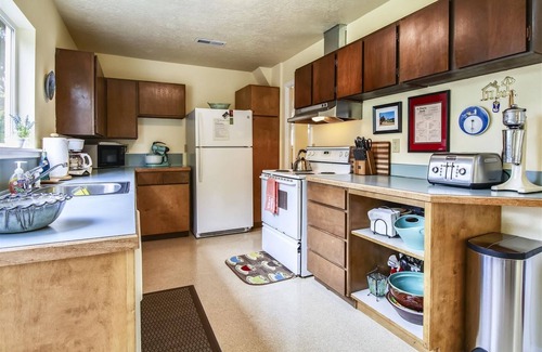 Downtown Cannon Beach Casa | Singing Sands - Beachcomber Vacation Homes