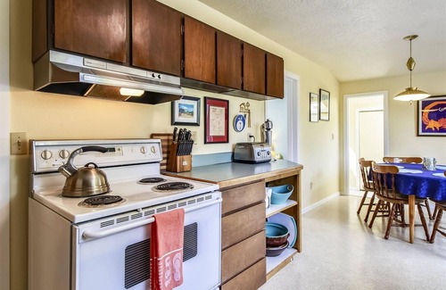 Downtown Cannon Beach Casa | Singing Sands - Beachcomber Vacation Homes